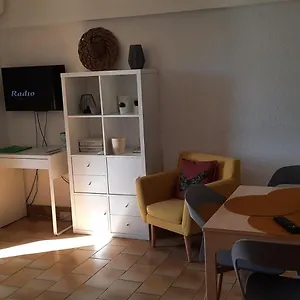 Apartment Climatise Avec Terrasse Au Coeur De Nyons
