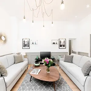 Livinparis - Luxury 3 & 4 Bedrooms Montmartre I Paris