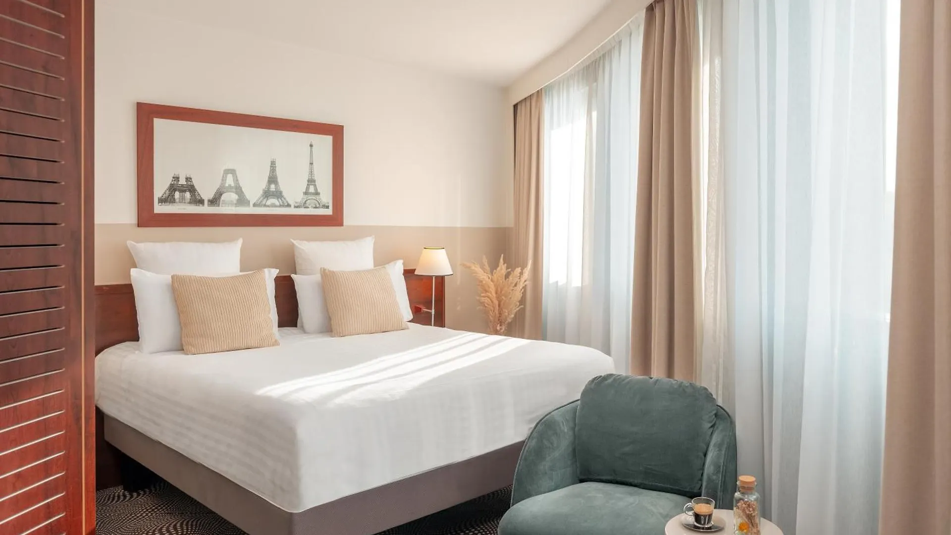 Отель Mercure Paris Gare Montparnasse Tgv